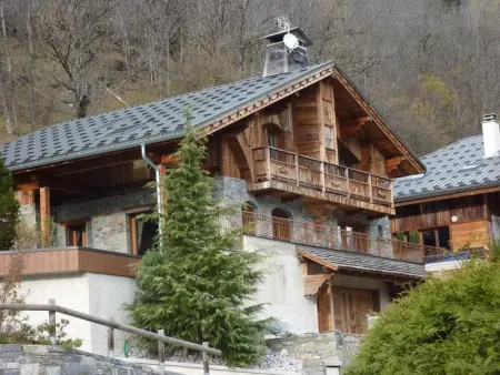 Chalet à Champagny en Vanoise, Chalet chaleureux à Champagny-en-Vanoise avec sauna 96 m² - L1064340