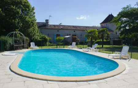 Maison à Thénac, Maison spacieuse à Thénac avec piscine privée - L1064351