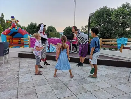 Bungalow charmant à Condrieu avec piscine partagée conviviale - Photo 13