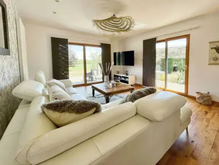 Maison familiale chaleureuse à Saint-Évarzec avec terrasse - Photo 3