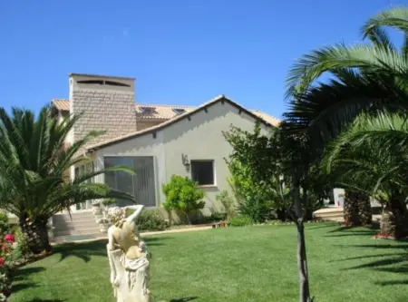 Appartement élégant à Vias avec balcon et jardin - Photo 3