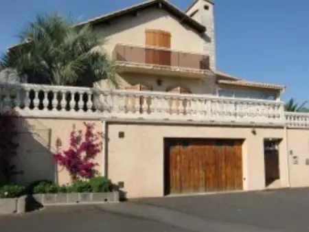 Appartement élégant à Vias avec balcon et jardin - Photo 5
