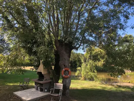 Maison charmante avec piscine privée à Saint-Georges-de-Pointindoux - Photo 17
