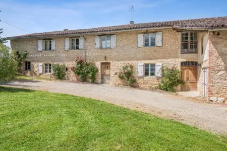 Villa à Salies, Villa spacieuse avec piscine privée, à Salies, 250 m², 6 chbres - L1064671