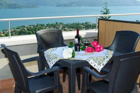 Appartement avec vue sur lac à Vercana, piscine partagée - Photo 10