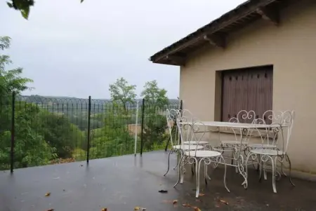 Maison à Pays de Belvès, Maison chaleureuse en Pays-de-Belvès avec terrasse et jardin - L1064885