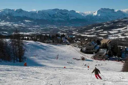 Chalet charmant à Saint-Léger-les-Mélèzes avec vue sur la montagne - Photo 9