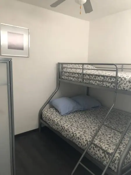 Appartement moderne aux Saintes-Maries-de-la-Mer avec terrasse. - Photo 4