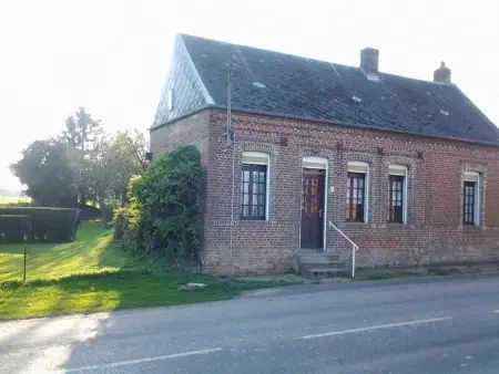 Maison à Mailly Maillet, Maison de charme à Mailly-Maillet avec jardin clôturé et cheminée - L1065124