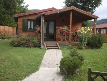 Chalet à Ranspach, Chalet cosy à Ranspach dans un camping avec piscine partagée - L1065177