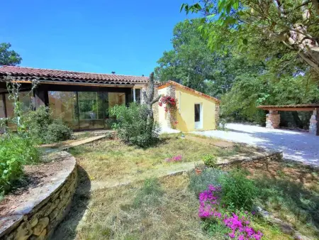 Maison à Montclus, Maison charmante à Montclus avec grand jardin et pétanque - L1065436