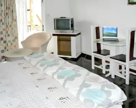 Studio cosy à Trou-aux-Biches 35 m² avec balcon joli jardin - Photo 6