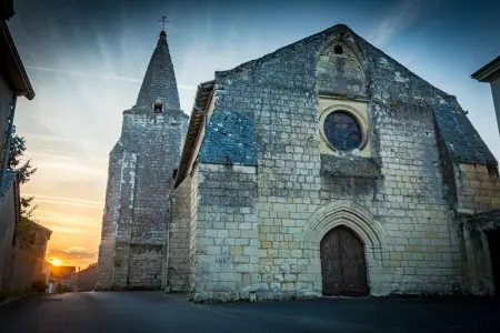 Maison accueillante à Mouterre-Silly avec jardin et cheminée - Photo 18