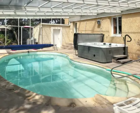 Villa à Bouchet, Villa spacieuse avec piscine à Bouchet - L1065514