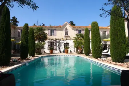 Villa à Saint Gilles, Villa spacieuse et charmante à Saint-Gilles avec piscine privée - L1065566