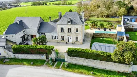Maison confortable à Saint-Germain-du-Pert avec piscine privée - Photo 1