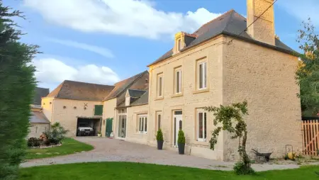 Maison confortable à Saint-Germain-du-Pert avec piscine privée - Photo 3