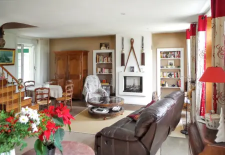 Maison confortable à Saint-Germain-du-Pert avec piscine privée - Photo 9