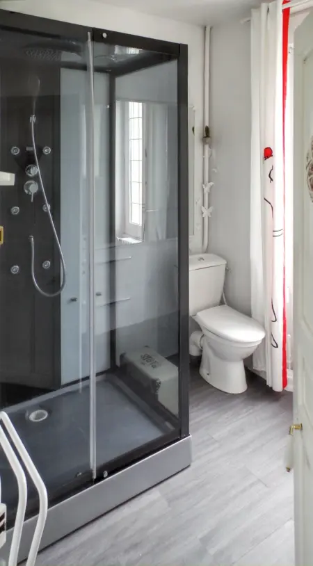 Maison confortable à Saint-Germain-du-Pert avec piscine privée - Photo 20