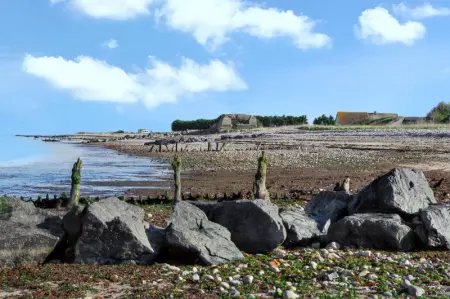 Maison confortable à Saint-Germain-du-Pert avec piscine privée - Photo 24