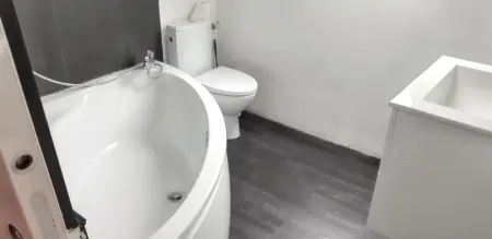 Maison confortable à Saint-Germain-du-Pert avec piscine privée - Photo 39