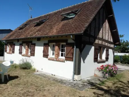 Maison à Salbris, Maison accueillante à Salbris avec jardin clos et terrasse. - L1065632