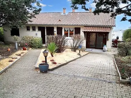 Maison paisible à Veyras avec piscine privée et vue montagne - Photo 1