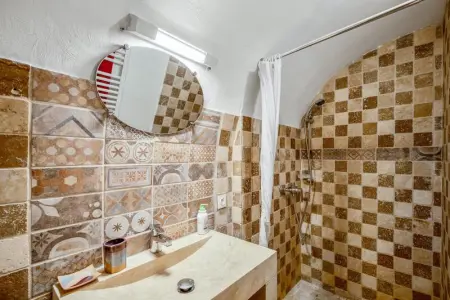 Charmante Maison à Bonnieux avec Terrasse et Vue sur le Jardin - Photo 14