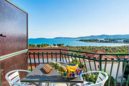 Appartement à Šibenik, Appartement charmant avec balcon et vue sur la mer à Šibenik, 38 m². - L1065734