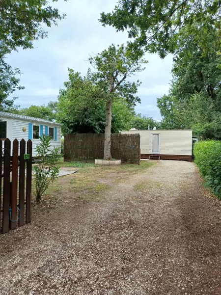 Bungalow à Saint Pierre d'Oléron, Charmant Bungalow à Saint-Pierre-d'Oléron avec Jardin - L1065885