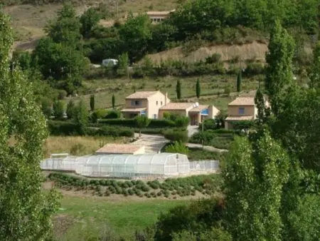 Appartement spacieux à La Roche-sur-le-Buis avec piscine privée. - Photo 4