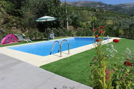 Villa paisible à São Martinho de Mouros avec piscine privée - Photo 1