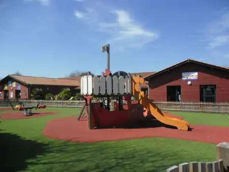 Bungalow charmant Gastes piscine privée, Bungalow 7 personnes à Gastes - Photo 16