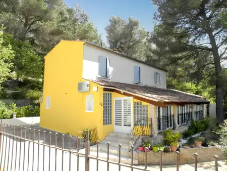 Villa spacieuse à Lioux avec piscine privée et vue montagne - Photo 4