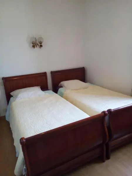 Villa spacieuse à Lioux avec piscine privée et vue montagne - Photo 8