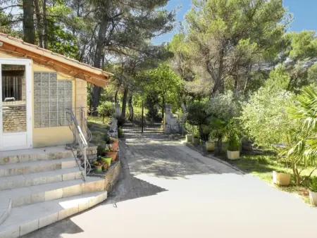 Villa spacieuse à Lioux avec piscine privée et vue montagne - Photo 12