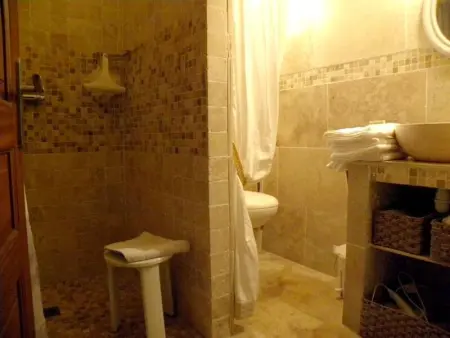 Villa spacieuse à Lioux avec piscine privée et vue montagne - Photo 15