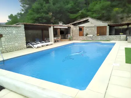 Villa spacieuse à Lioux avec piscine privée et vue montagne - Photo 18