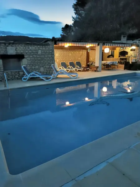 Villa spacieuse à Lioux avec piscine privée et vue montagne - Photo 21