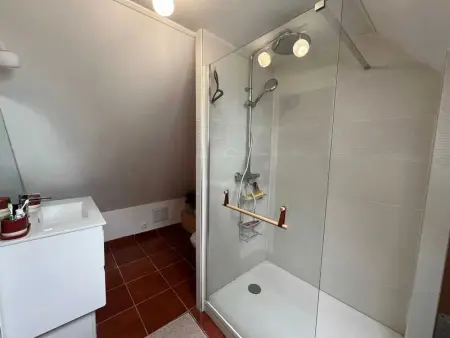 Maison charmante à Bec-de-Mortagne avec jardin clôturé - Photo 8