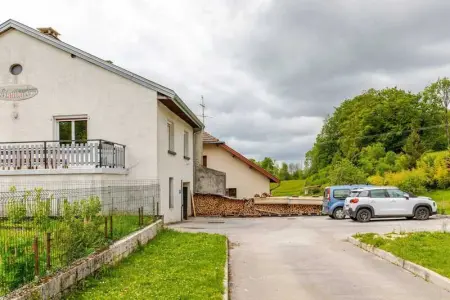 Maison à Hauts de Bienne, Maison conviviale avec cheminée à Hauts-de-Bienne - L1066138