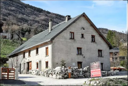 Appartement à Lans en Vercors, Appartement confortable à Lans-en-Vercors 85 m² vue montagne - L1066227