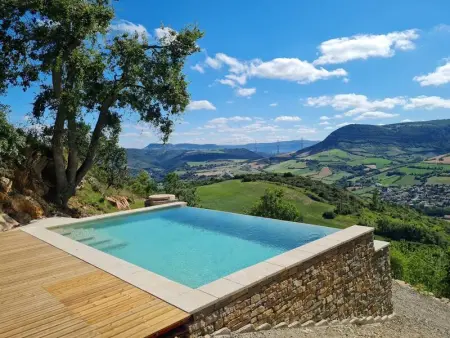 Maison à Saint Georges de Luzençon, Maison charmante à Saint-Georges-de-Luzençon avec jacuzzi - L1066229