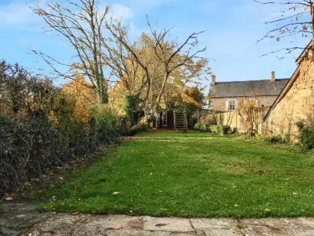 Maison à Carrouges, Maison familiale spacieuse près de Carrouges avec jardin - L1066248