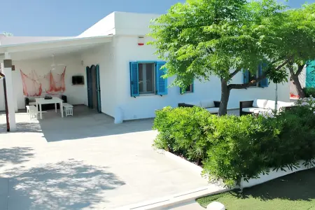 Maison à Città Metropolitana di Bari, Maison charmante avec jardin à Monopoli, accès direct à la plage. - L1066253