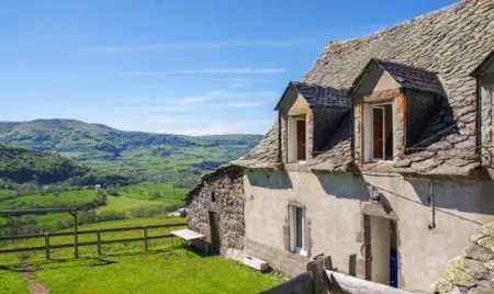 Maison à Cheylade, Ancienne maison de ferme avec vue montagne à Cheylade - L1066309