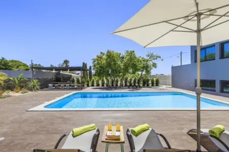 Villa à Quelfes, Villa avec vue sur la mer à Quelfes + Piscine partagée - L1066355