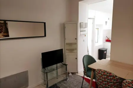 Charmant appartement à Montargis de 35 m² avec vue sur le lac - Photo 5