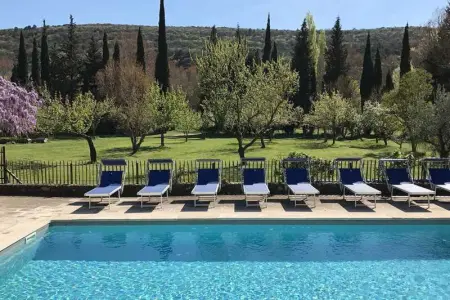 Maison à Valaurie, Maison de charme avec jardin et piscine à Valaurie - L1066659