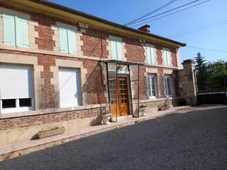 Maison à Chepy, Maison charmante à Chepy avec jardin et piste de pétanque - L1066680